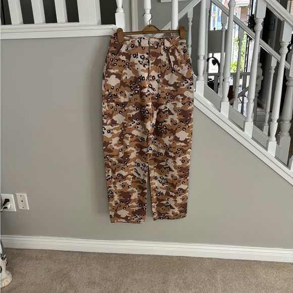 TWIK ladies cargo pants, like new. - Picture 2 of 6